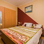 Apartment Gogic